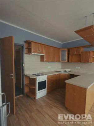 Západní slunce v bytě 2+kk s lodžií v žádané lokalitě Opava Kateřinky - Photo 1