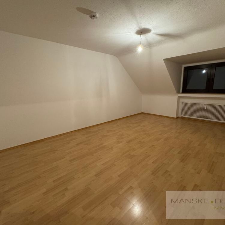 Gemütliche 3-Raum Dachgeschosswohnung in Essen - Photo 1