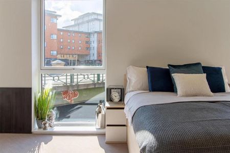 1 bedroom in a flat share to rent - Photo 3