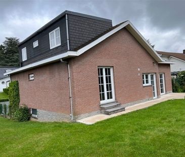 Aan de rand van het Zoniënwoud, villa van +/- 280 m², met een prachtige tuin. - Foto 4