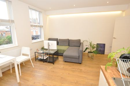 1 Bed Flat, High Road, N2 - Photo 2