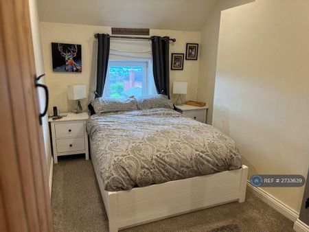 3 bedroom end of terrace house to rent - Photo 4