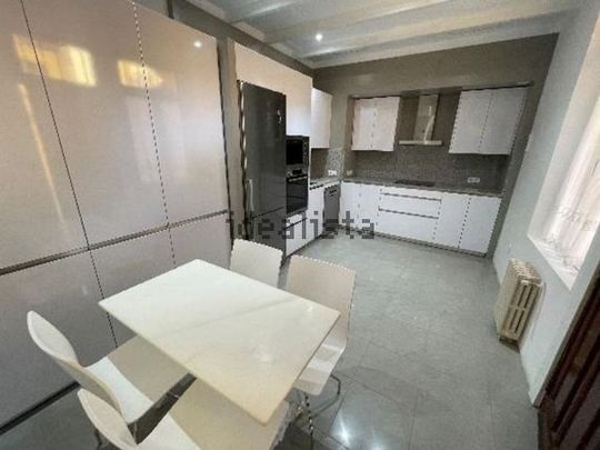 Alquiler de chalet adosado en Calle Poeta Arolas - Photo 1