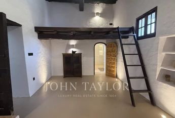 Cala Llonga, Balearic Islands 07849