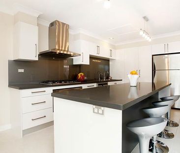 CONVENIENT FAMILY LIVING IN THE HEART OF KINGSWOOD! - Photo 2