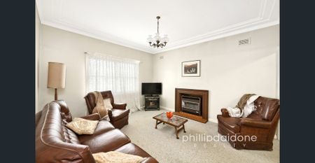 NEAT 3-BEDROOM HOUSE - Photo 2