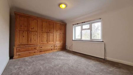 Edgware Way, Edgware, HA8 - Photo 3