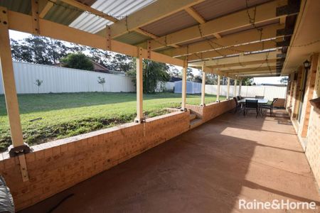 FAMILY HOME WITH SPACIOUS YARD - Photo 2