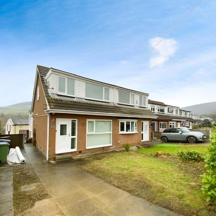 Fistral Crescent, Stalybridge - Photo 1