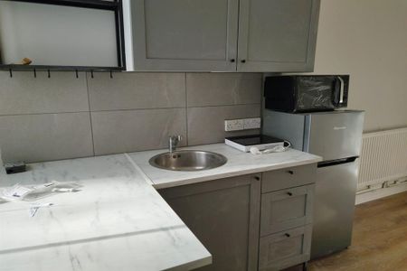 Studio to rent - Photo 3