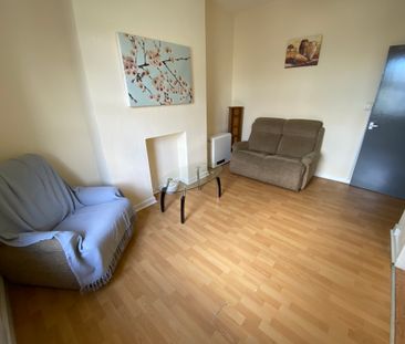 £700 PCM, Furnished One Bedroom First Floor Flat in Partridge Road,... - Photo 2