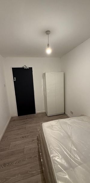 Room in a Shared Flat, Dolman Close, N3 - Photo 1