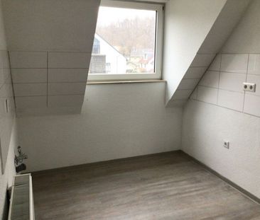 Die gefällt mir: günstige 3-Zimmer-Dachgeschosswohnung - Photo 1