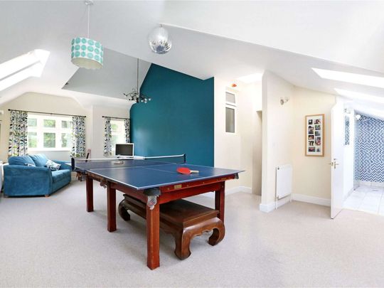 A superb family home offering flexible accommodation of four/five bedrooms with garage, garden and off street parking. - Photo 1