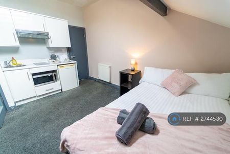 Studio to rent - Photo 3