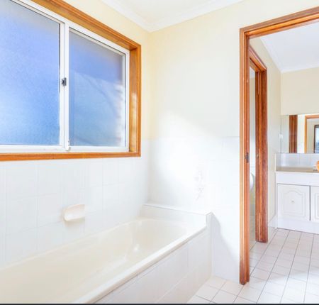 91B Henry Melville Crescent, Gilmore ACT 2905 - Townhouse For Rent | Domain - Photo 3