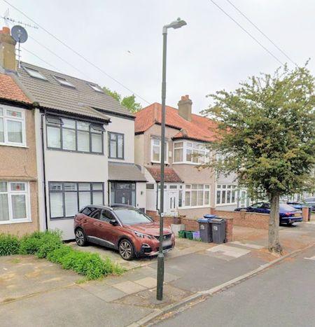 4 Bed Semi-Detached House, Galpins Road, CR7 - Photo 5