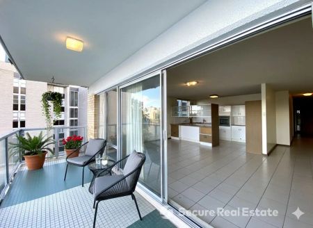 “SPACIOUS 2 BEDROOM UNIT WITH STUNNING RIVER AND CITY VIEWS” - Photo 3