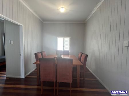 Lovely 3 Bedroom 2 Bathroom Furnished Home - Photo 5