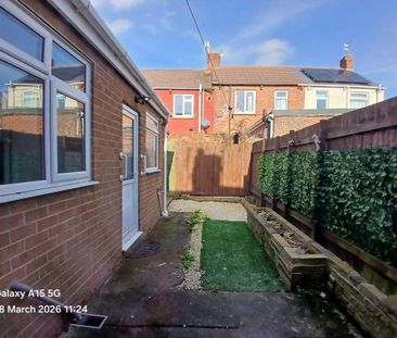 3 bedroom terraced house to rent - Photo 5