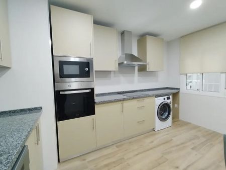 Calle Castillo de Alcalá de Guadaira, Sevilla, Andalusia 41013 - Photo 5