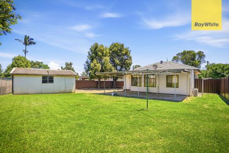 FAMILY HOME IN PRIME LOCATION!!! - Photo 5