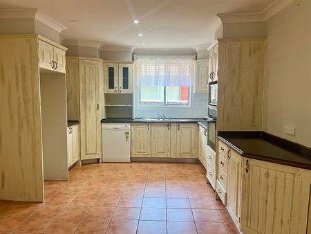 CONVENIENT LOCATION! - Photo 4