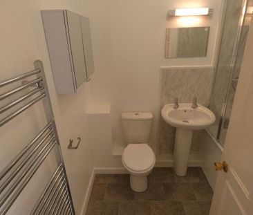 2 bed Terraced - To Let - Photo 3