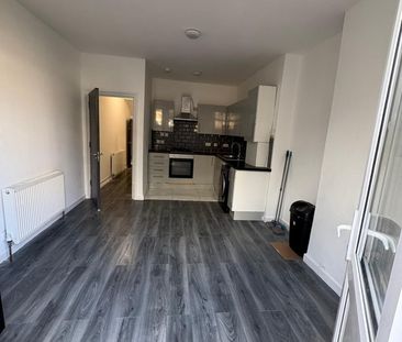 2 Bed Flat, Kimberley Road, E11 - Photo 2