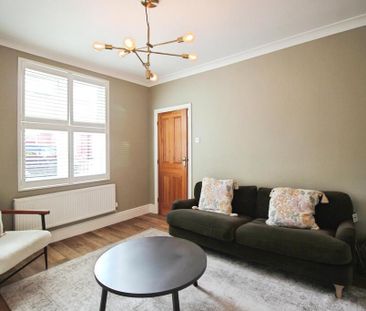 3 bedroom end of terrace house to rent - Photo 2