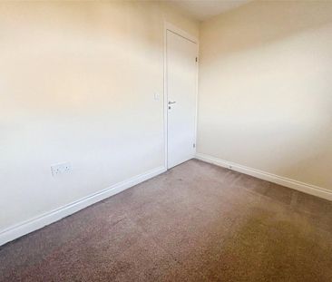 4 bedroom end of terrace house to rent - Photo 3