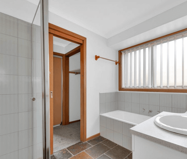 Prime Location! - Photo 5