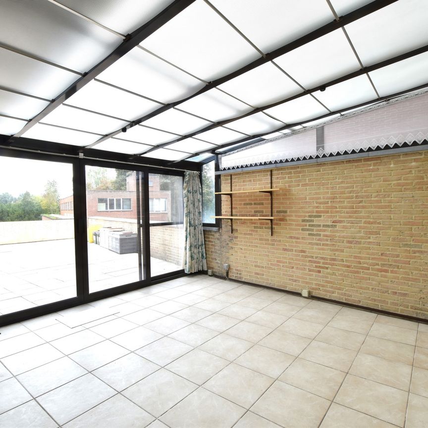 Ruim appartement met 2 slpk., riant terras van 170m² en garagebox - Photo 1