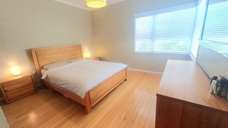 Large Sunny Home! - Photo 4