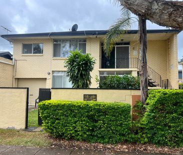 Fresh One-Bedroom Unit with Private Courtyard – Balmoral - Photo 1