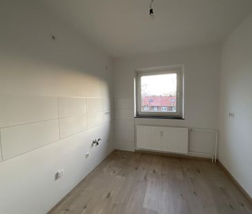 Vollständig renovieriet! Bezugsfreie 4 ZKB-Balkon-Wohnung in Leer - Foto 2