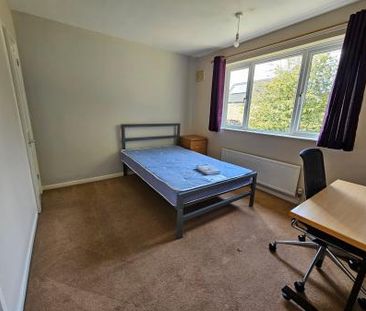 Bradshaws, Hatfield, AL10 - Photo 2