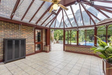 5 bedroom detached house to rent - Photo 2