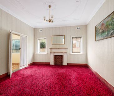 Sun-Drenched 3-Bedroom Family Home Ideal for Entertaining - Photo 1