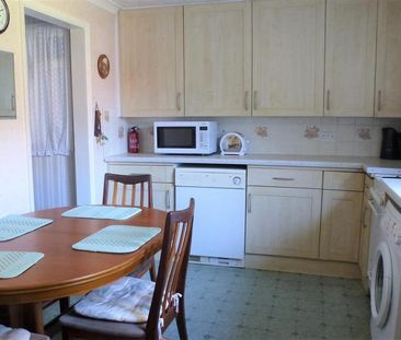 3 bedroom semi-detached house to rent - Photo 3