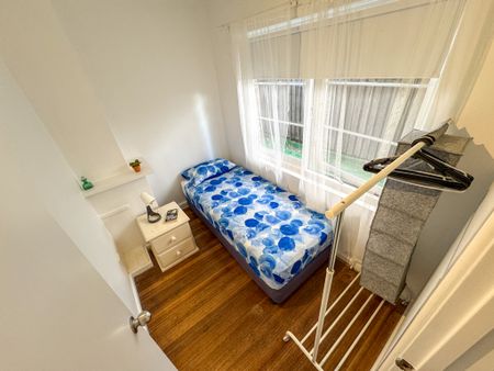 EASY & CONNECTED FOUR BEDROOM APARTMENT - Photo 3