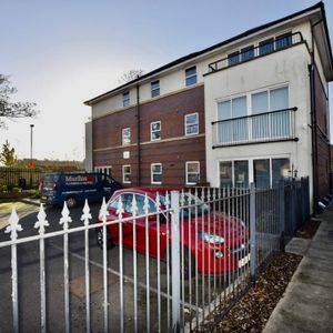 2 bedroom flat to rent - Photo 2