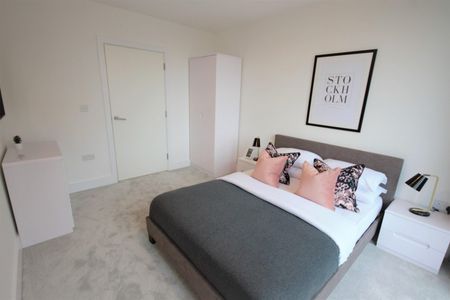 Sandown House, 124 High Street, Staines-Upon-Thames,TW18 - Photo 2