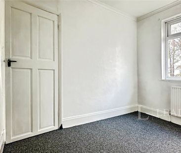2 bedroom house to rent Third Avenue, Luton, Bedfordshire, LU3 - Photo 2