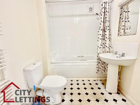4 bedroom flat to rent - Photo 4