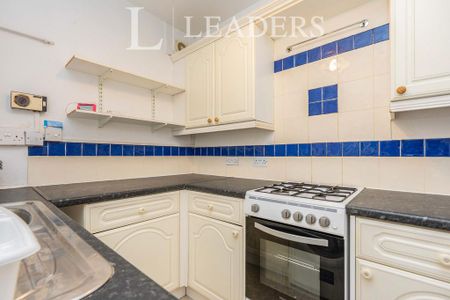4 bedroom semi-detached house to rent - Photo 3