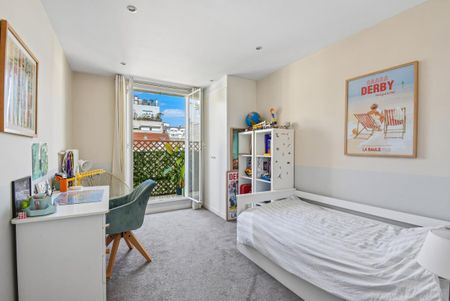 Location Appartement 4 pièces Meublé PARIS 15ème - Photo 5