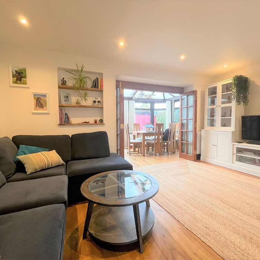 3 bedroom house - semi-detached - Photo 1