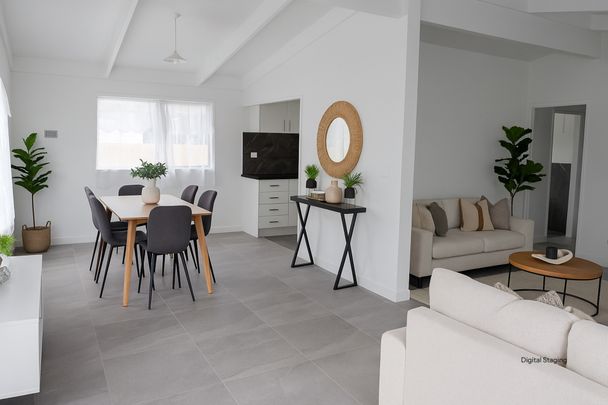 Beautifully Renovated 3-Bedroom Home - Convenient and comfortable living - Photo 1