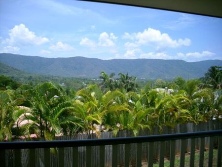 3 BEDROOM 2 BATHROOM HOME WITH MOUNTAIN VIEWS - Photo 4